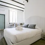Navigli - Via Vigevano Apartamento