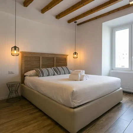 Navigli - Via Vigevano Apartment