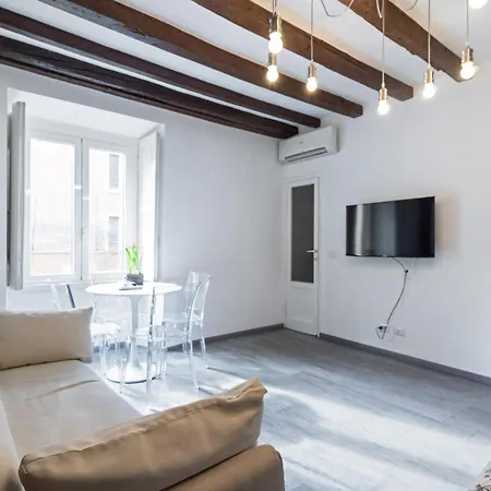Navigli - Via Vigevano Apartment *